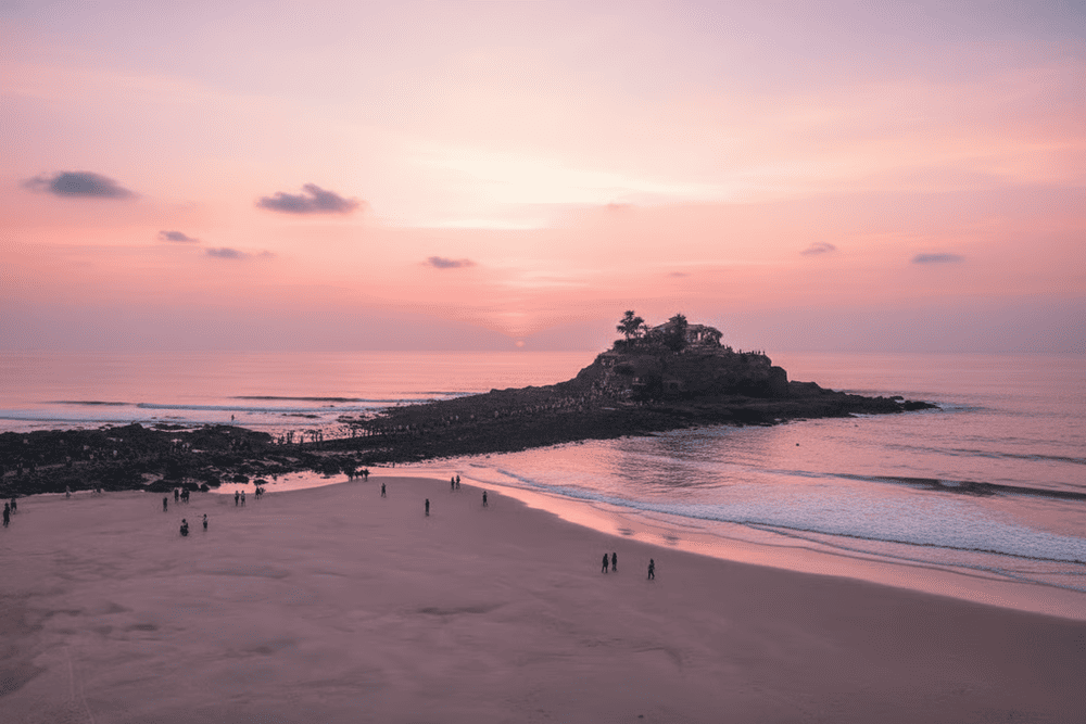 Khám phá vẻ đẹp thơ mộng của Hòn Bà, nơi ghềnh đá hòa cùng tiếng sóng biển rì rào